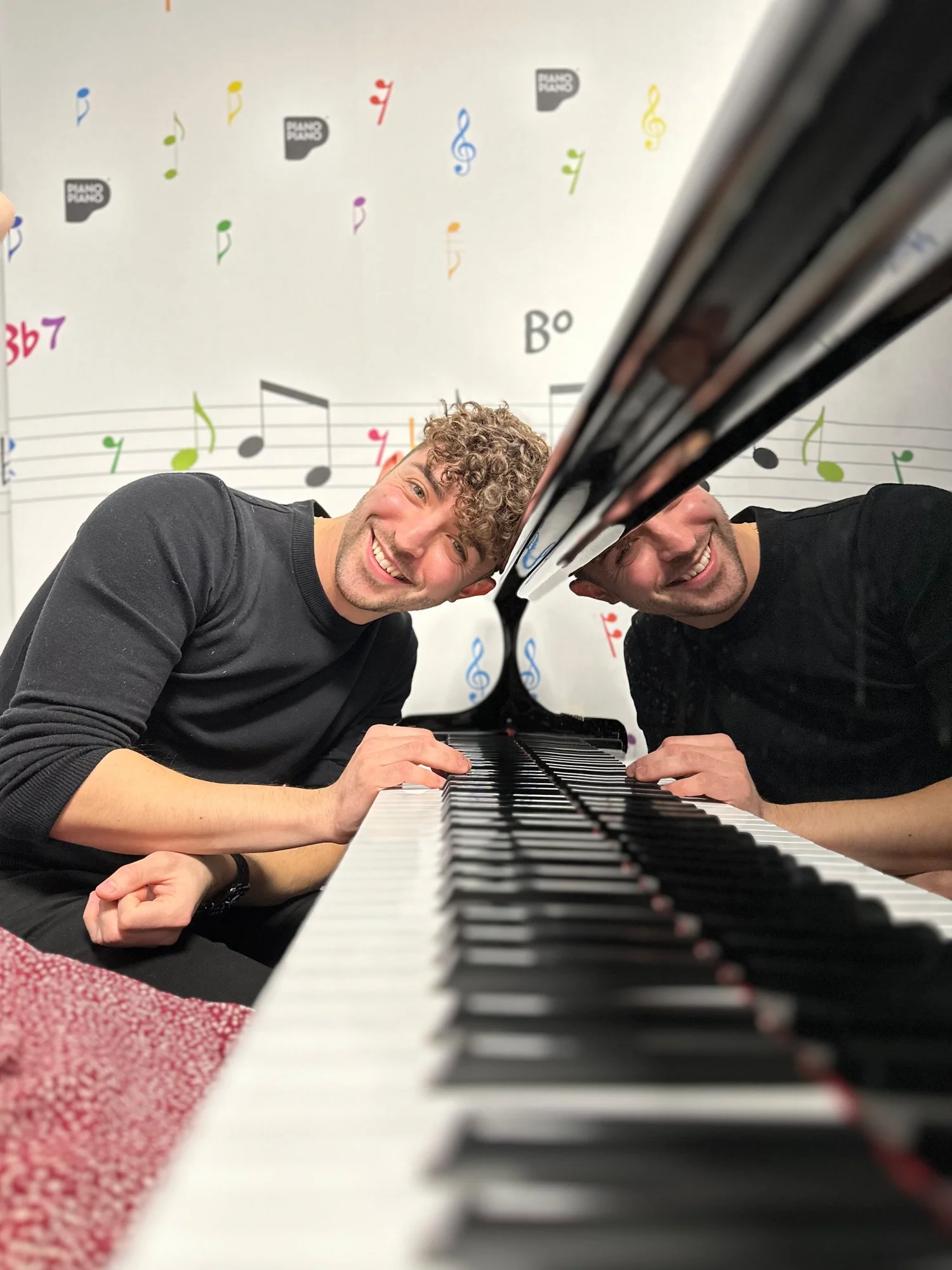 Jean-Baptiste Gleize au piano dans le Studio PianoPiano!